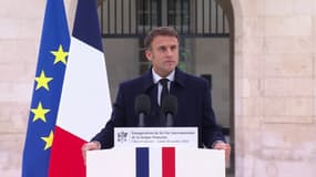 Emmanuel Macron affirme que "les professeurs, écrivains, comédiens, bibliothécaires et traducteurs seront tout particulièrement honorés" à la Cité internationale de la langue française 