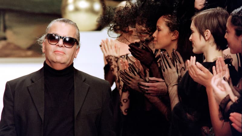Karl Lagerfeld à l'issue d'un défilé Chanel, le 15 janvier 1994
