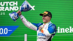Isack Hadjar sur le podium du Grand Prix de F1 des Pays-Bas, le 31 août 2025