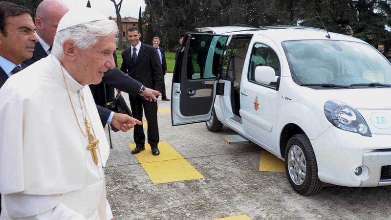 Le pape utilisera ce nouveau véhicule flambant neuf à l'intérieur de la Cité du Vatican et dans le parc de Castel Gandolfo, sa résidence d'été.