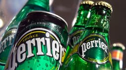 Des bouteilles d'eau de la marque Perrier, à Lausanne (Suisse) le 15 avril 2010 (photo d'illustration).
