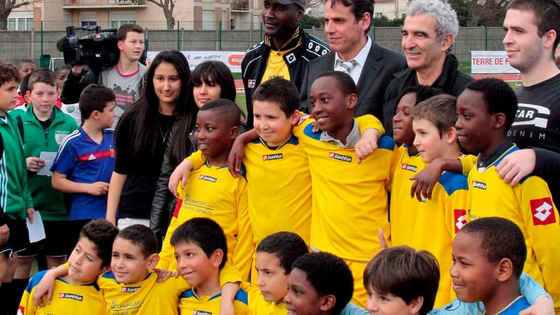 Jamel Sandjak ici aux côtés de Raymond Domenech en 2010