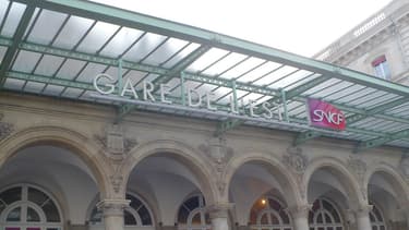 La façade de la Gare de l'Est, à Paris