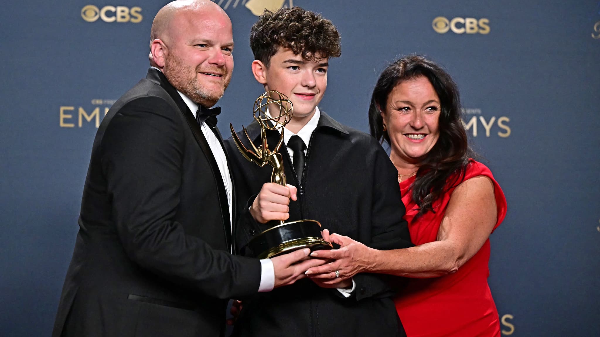 "ADOLESCENCE" FAIT UNE RAZZIA, "THE PITT" MEILLEURE SÉRIE DRAMATIQUE... LE PALMARÈS DES EMMY AWARDS