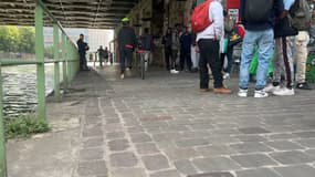 Une évacuation de camp a eu lieu près du canal de l'Ourq, le 16 juillet 2024 à Paris. 