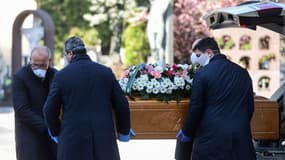 Les enterrements sont autorisés en France (image d'illustration) - AFP