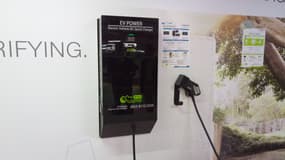 Une borne de recharge rapide à Hong Kong avec un "coeur IES", installé par EV Power, un installateur de bornes chinois