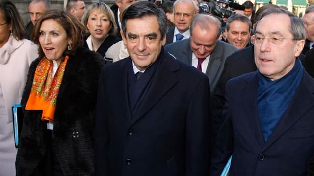 Le Premier ministre François Fillon arrive avec son équipe gouvernementale à l'Elysée pour le premier conseil des ministres de l'année. Le Premier ministre, François Fillon a estimé mercredi que le quinquennat actuel avait été une "première étape" dans la