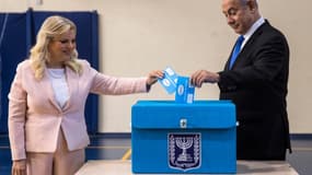 Benjamin Netanyahu et sa femme Sara Netanyahu ont voté ce mardi matin à Jérusalem pour les législatives. 