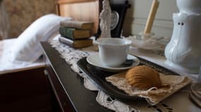 Madeleine et tasse de thé à Illiers-Combray, en hommage à Marcel Proust.