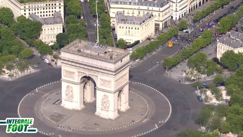 L'arc de triomphe lors de la parade des joueurs du PSG.