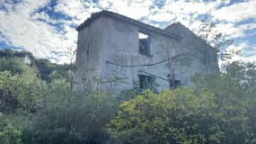 Les corps des deux victimes ont été retrouvés dans une habitation de la route de Colomars.