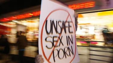 Manifestation de la Fondation pour le traitement du sida (AHF) pour l'usage de préservatifs dans les films pour adultes. L'AHF, une association américaine de lutte contre le sida a déposé un recours administratif contre le producteur américain de films po