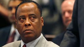 Deux médecins hospitaliers ont déclaré jeudi à la justice que le Dr Conrad Murray (photo), médecin personnel de Michael Jackson, ne leur avait jamais déclaré avoir administré du propofol au chanteur après l'arrivée du "roi de la pop" aux urgences, victime