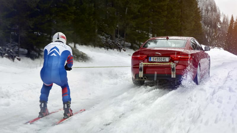 Jaguar a offert au skieur champion olympique Graham Bell une séance d'entrainement dans les Alpes derrière la XE.