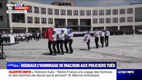 Hommage aux trois policiers tués: les cercueils quittent la place d'armes, portés par des camarades de promotion des victimes