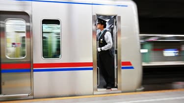 Un train au départ de l'une des nombreuses gares de Tokyo (PHOTO D'ILLUSTRATION)