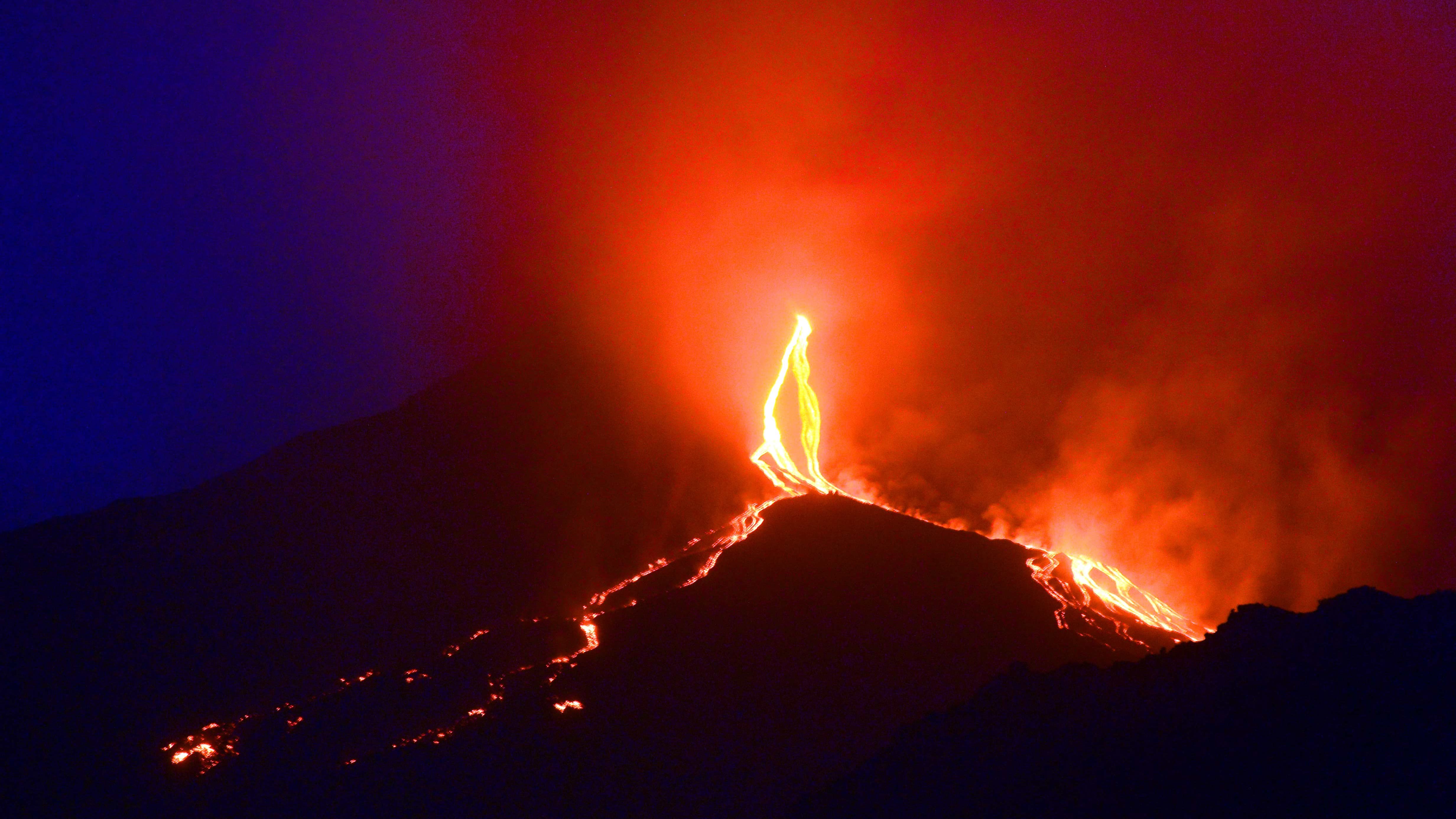 Eruption  spectaculaire de l Etna
