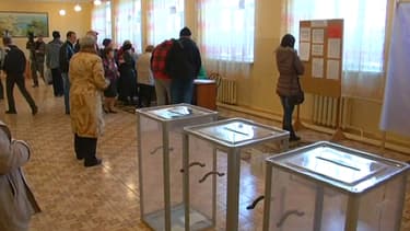 Un bureau de vote à l'ouverture, ce dimanche 16 mars au matin en Crimée.