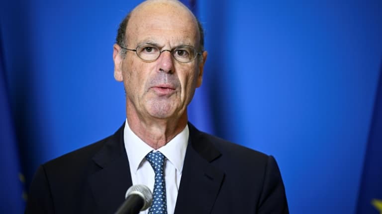Le ministre français de l'Economie, Eric Lombard, s'exprime lors d'une conférence de presse, à Paris, le 26 juin 2025