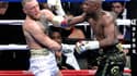 Conor McGregor (à gauche) et Floyd Mayweather lors de leur combat en août 2017