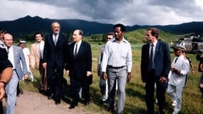 François Mitterrand et Edgard Pisani, haut-commissaire de la République en Nouvelle-Calédonie, en Nouvelle-Calédonie le 19 janvier 1985