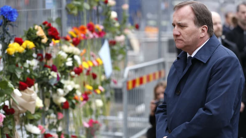 Le premier ministre suédois rend hommage aux victimes de l'attentat au camion-bélier perpétré à Stockholm le 7 avril 2017