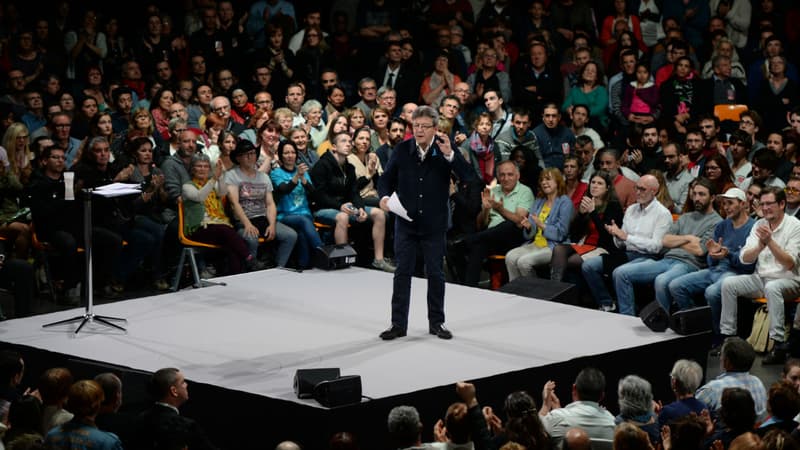 Jean-Luc Mélenchon, candidat à l'élection présidentielle, lors d'un meeting à Châteauroux le 2 avril 2017