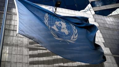 Le drapeau des Nations Unies flotte devant le siège du Bureau consultatif technique du Haut-Commissariat des Nations Unies aux droits de l'homme à Caracas, le 15 février 2024.