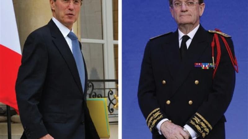 Claude Guéant (à gauche) a décidé de poursuivre en diffamation Bruno Le Roux, porte-parole du candidat socialiste François Hollande, pour l'avoir mis en cause dans l'enquête truquée de la "police des polices". Le préfet de police de Paris, Michel Gaudin (
