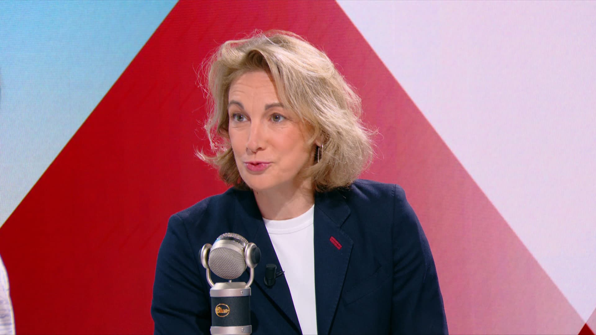 "LES TRAVAILLEURS NE DOIVENT PAS ÊTRE LES SEULS À PAYER LA FACTURE": MARYLISE LÉON (CFDT) ESPÈRE QUE DE LA "COLÈRE" NAÎTRA UN NOUVEAU BUDGET