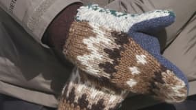 Les moufles cousues par Jennifer Ellis et portées par Bernie Sanders à la cérémonie d'investiture de Joe Biden, le 20 janvier 2021, à Washington