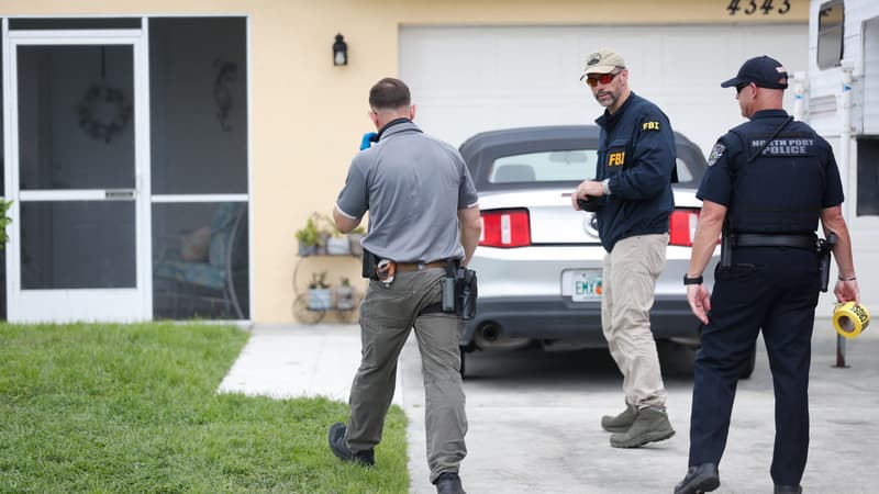 Les enquêteurs devant la maison de Brian Laundrie à North Port, en Floride. 