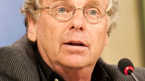 Daniel Cohn-Bendit, chef de file des partis écologistes, avoue être lass é de l'absence de débats constructifs au sein de son parti mais soutient néanmoins ouvertement Eva Joly, potentielle candidate à la présidentielle 2012.