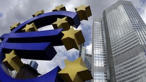 La BCE envisagerait une action concertée avec les pays de la zone euro pour détendre le marché obligataire.