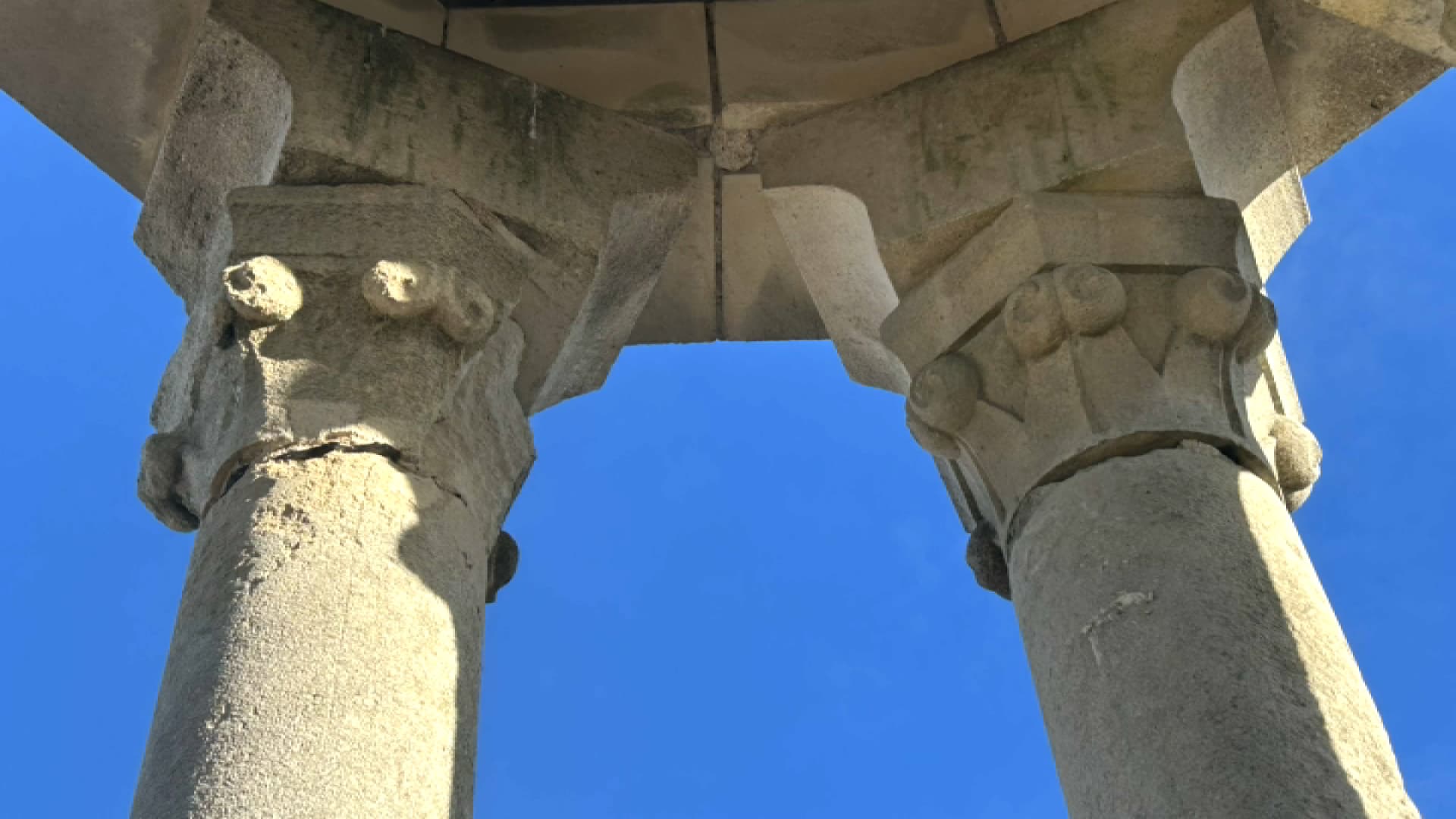 Le clocher de l'église de Saint-Hilaire-de-Chaléons (Loire-Atlantique) "penche", 54 personnes évacuées. Le clocher de l'église de Saint-Hilaire-de-Chaléons (Loire-Atlantique) "penche", 54 personnes évacuées.