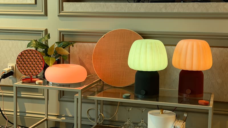 CES 2026: Ampoules, capteurs, enceintes, lampes, Ikea dope sa gamme d'objets connectés, les rend plus faciles à installer, à utiliser, et surtout moins chers