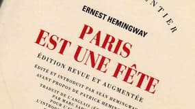 La couverture de "Paris est une fête", publié chez Gallimard en 1964, après la .mort d'Hemingway.