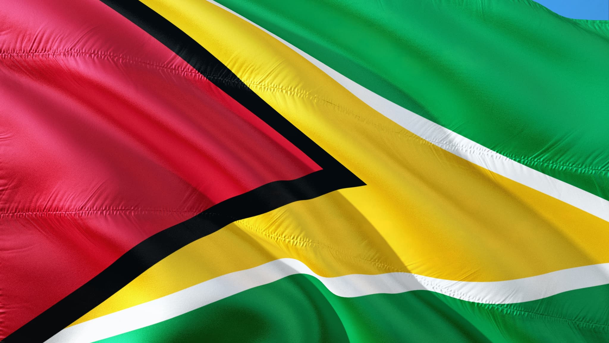 Guyana açıklarında 116 kişilik feribot battı