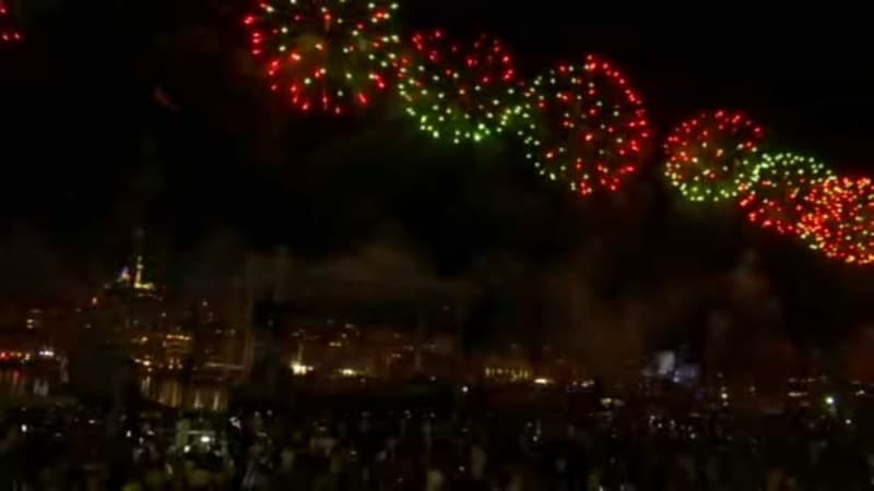 14-Juillet: les images du feu d'artifice de Marseille, sur le Vieux-Port