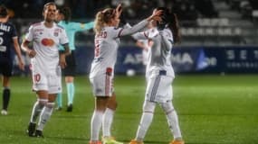 Eugenie Le Sommer et Dzsenifer Marozsan de l'OL