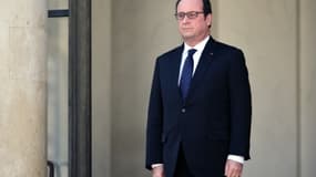 François Hollande sur le perron de l'Elysée le 2 octobre 2015 à Paris