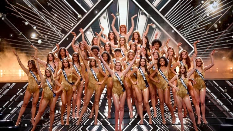 Des prétendantes au titre de Miss France 2024 lors de la cérémonie retransmise sur TF1, le 16 décembre 2023 à Dijon