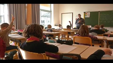 Écoles: quand la minute de silence "part en vrille" 