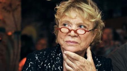 La candidate écologiste à l'élection présidentielle de 2012, Eva Joly, a dénoncé une "hypocrisie dangereuse" au sujet des attaques de la droite sur le thème de sa binationalité franco-norvégienne après sa proposition de remplacer le traditionnel défilé mi