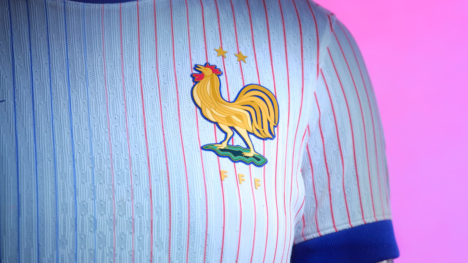 Le maillot away de l'équipe de France pour l'Euro 2024 Le maillot away de l'équipe de France pour l'Euro 2024