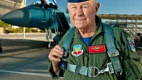 L'aviateur américain Charlie "Chuck" Yeager en octobre 2012 à Nellis Air Force Base, dans le Nevada (Photo d'illustration)