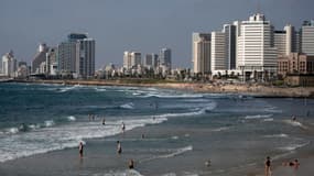La plage de Tel Aviv était fréquentée mercredi malgré le conflit qui touche oppose actuellement l'armée israélienne au Hamas.