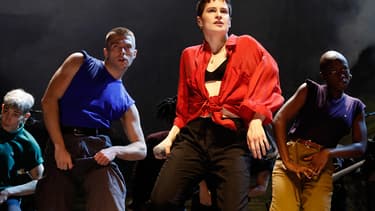La chanteuse Chris(tine and the queens) sur scène à l'AccorHotels Arena le 18 décembre 2018.