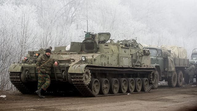 Un militaire à Svitlodarsk, dans les alentours de Debaltseve, pendant le cessez-le-feu.